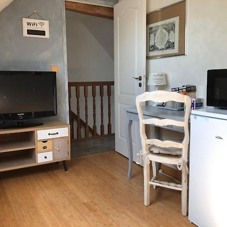 Chambre Double Avec Sdb Privee Au Milieu Des Champs Lejlighed Teloché Eksteriør billede